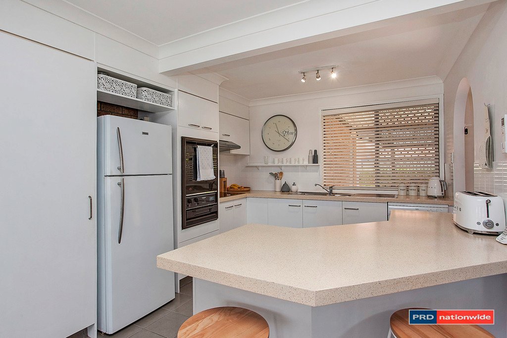 2/1 Teal Court BURLEIGH WATERS 5