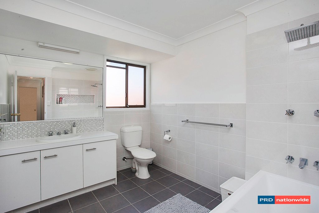 2/1 Teal Court BURLEIGH WATERS 8