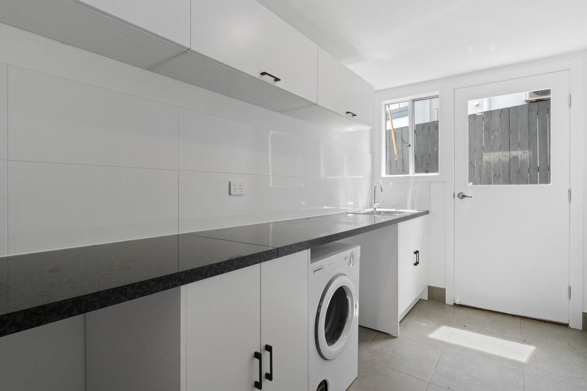 21 Timbertop Mead  Burleigh Heads 15