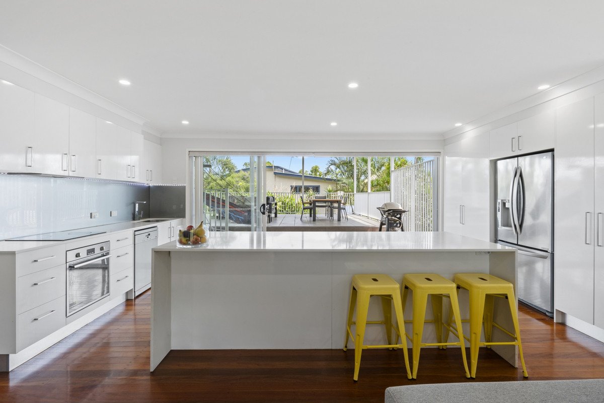 21 Timbertop Mead  Burleigh Heads 2