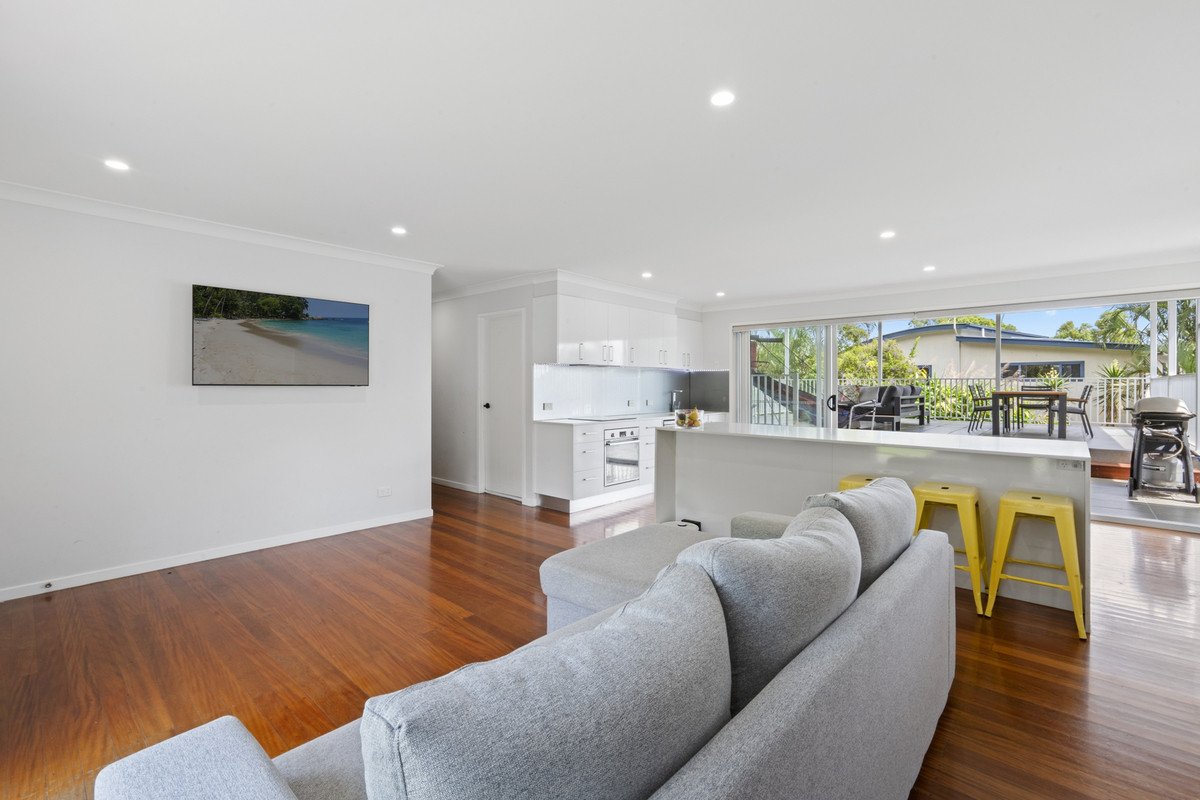 21 Timbertop Mead  Burleigh Heads 3