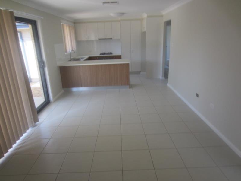 21 Tulipwood Crescent TAMWORTH 4