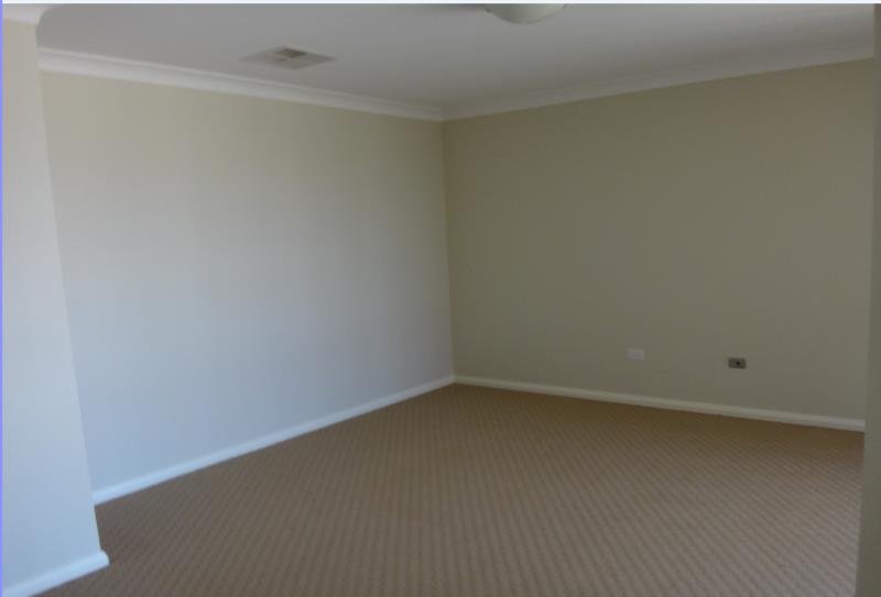 21 Tulipwood Crescent TAMWORTH 5