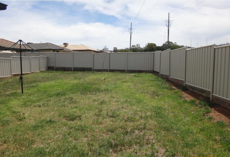 21 Tulipwood Crescent TAMWORTH 9