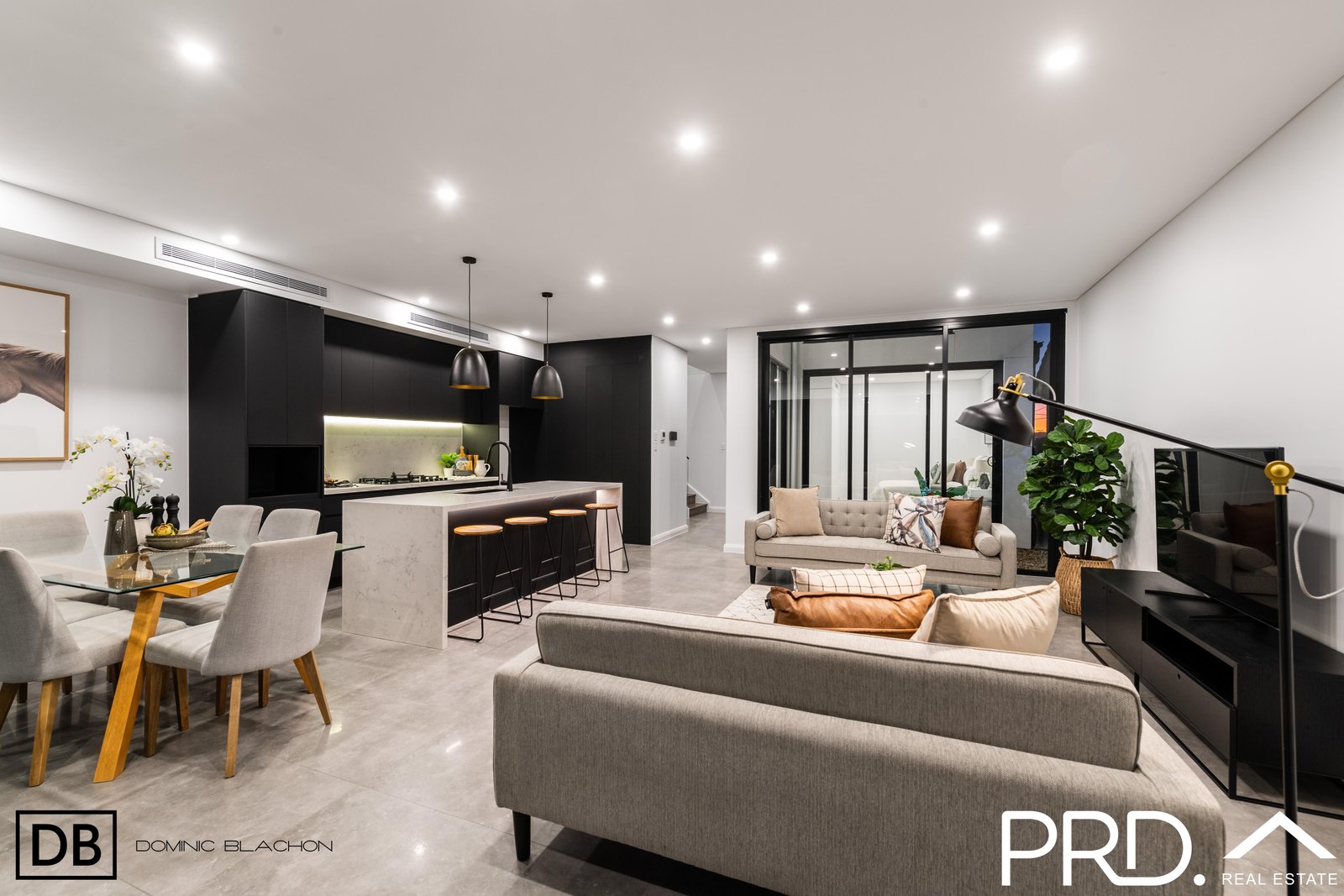21 Valmay Avenue PICNIC POINT 6
