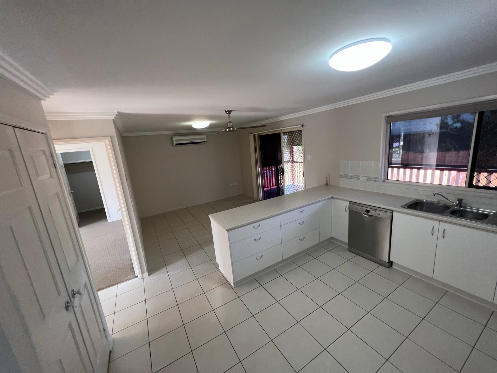21 WARATAH Crescent TANNUM SANDS 4