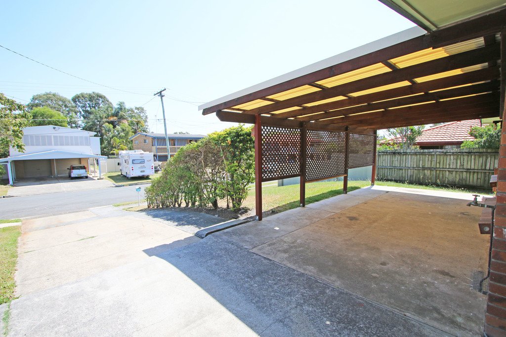 21 Warratina Street LABRADOR 2