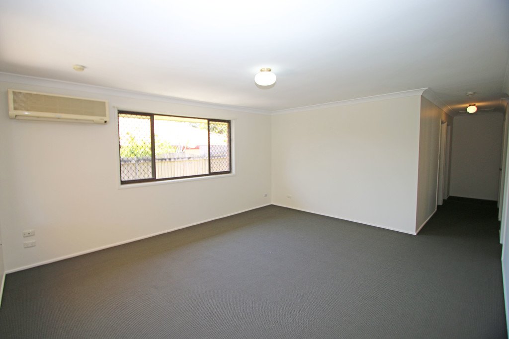 21 Warratina Street LABRADOR 6