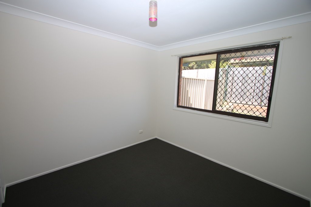 21 Warratina Street LABRADOR 10