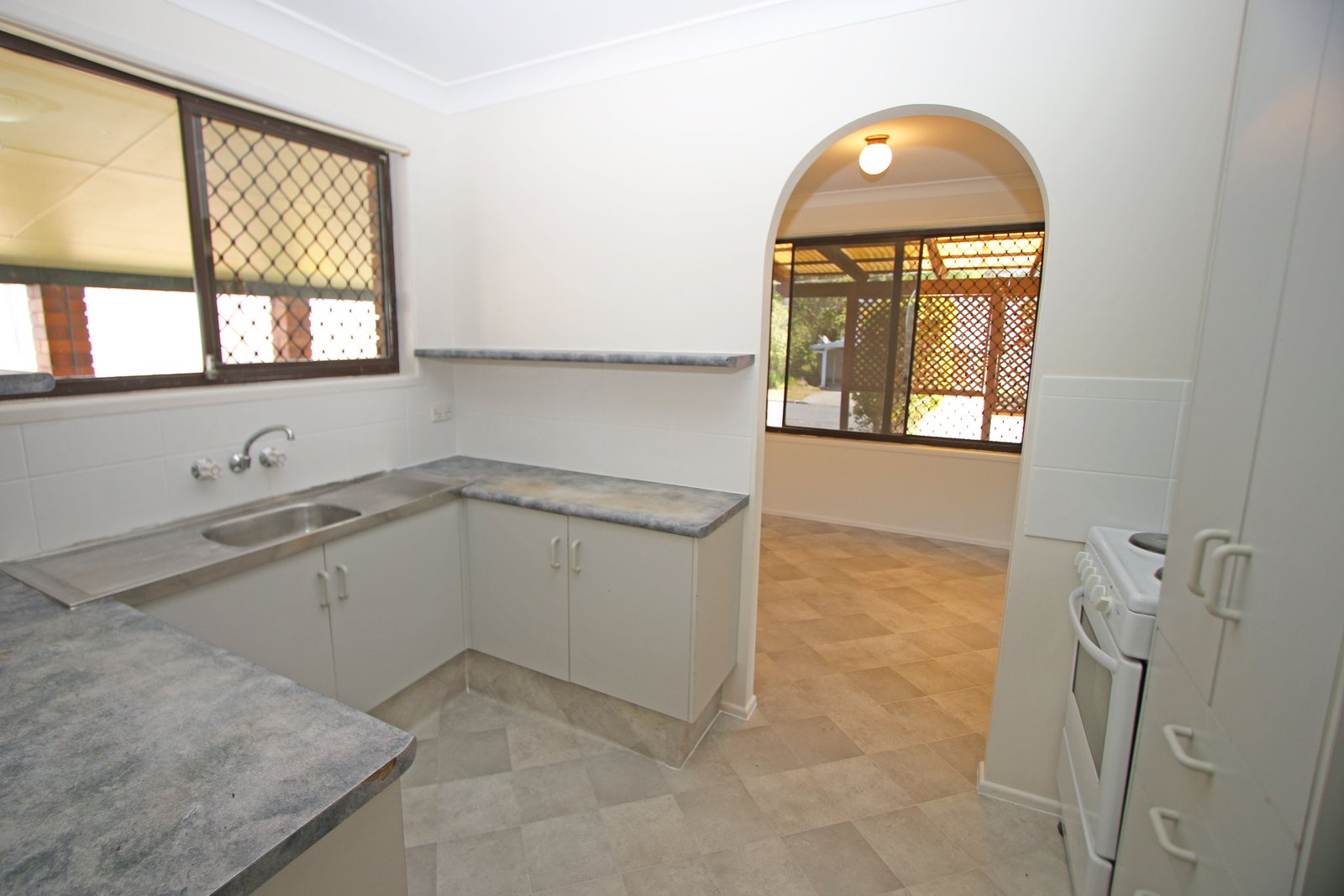 21 Warratina Street LABRADOR 3