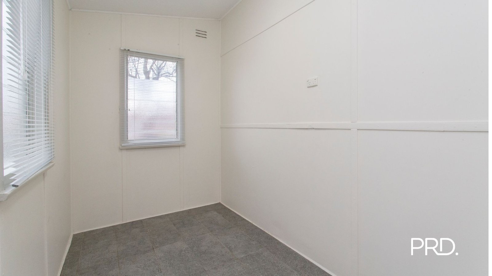 21 Warwick St  Penrith 9