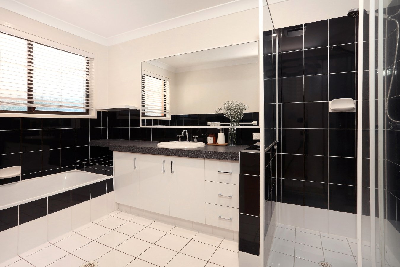 21 Watford Crescent MOLENDINAR 14