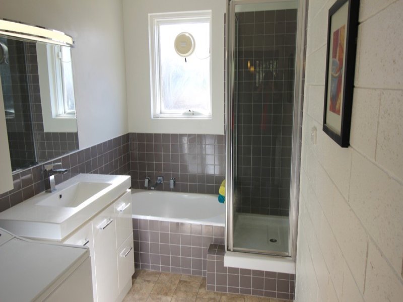 Gallery: 2/1 White Street