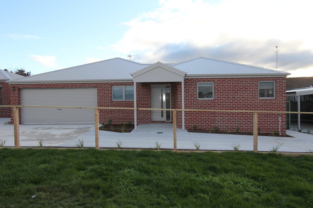 2/1 Whitta Street SEBASTOPOL 1
