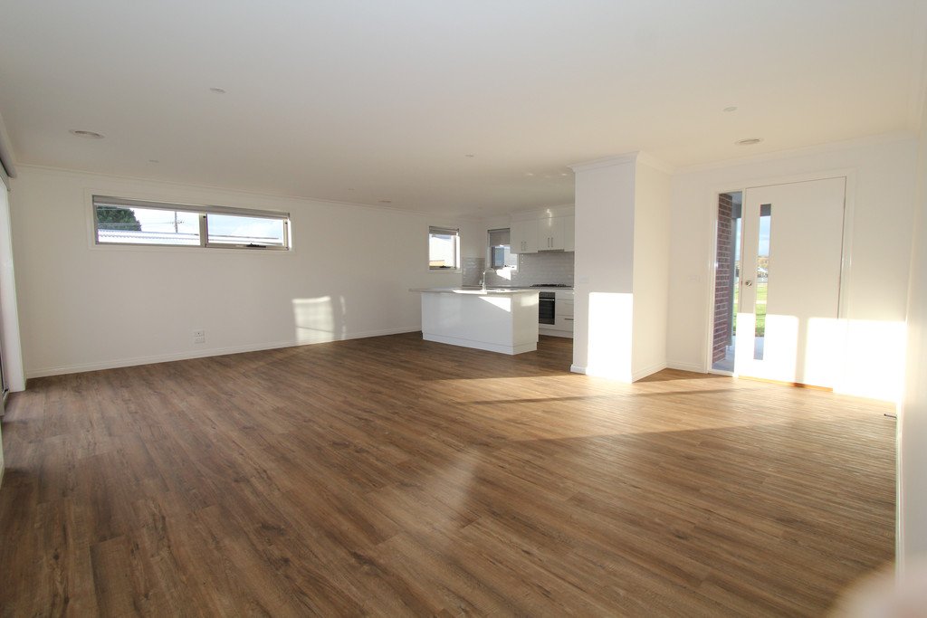 2/1 Whitta Street SEBASTOPOL 3