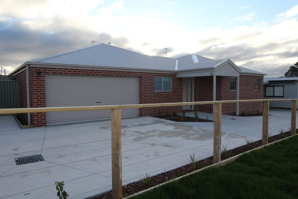 2/1 Whitta Street SEBASTOPOL 11