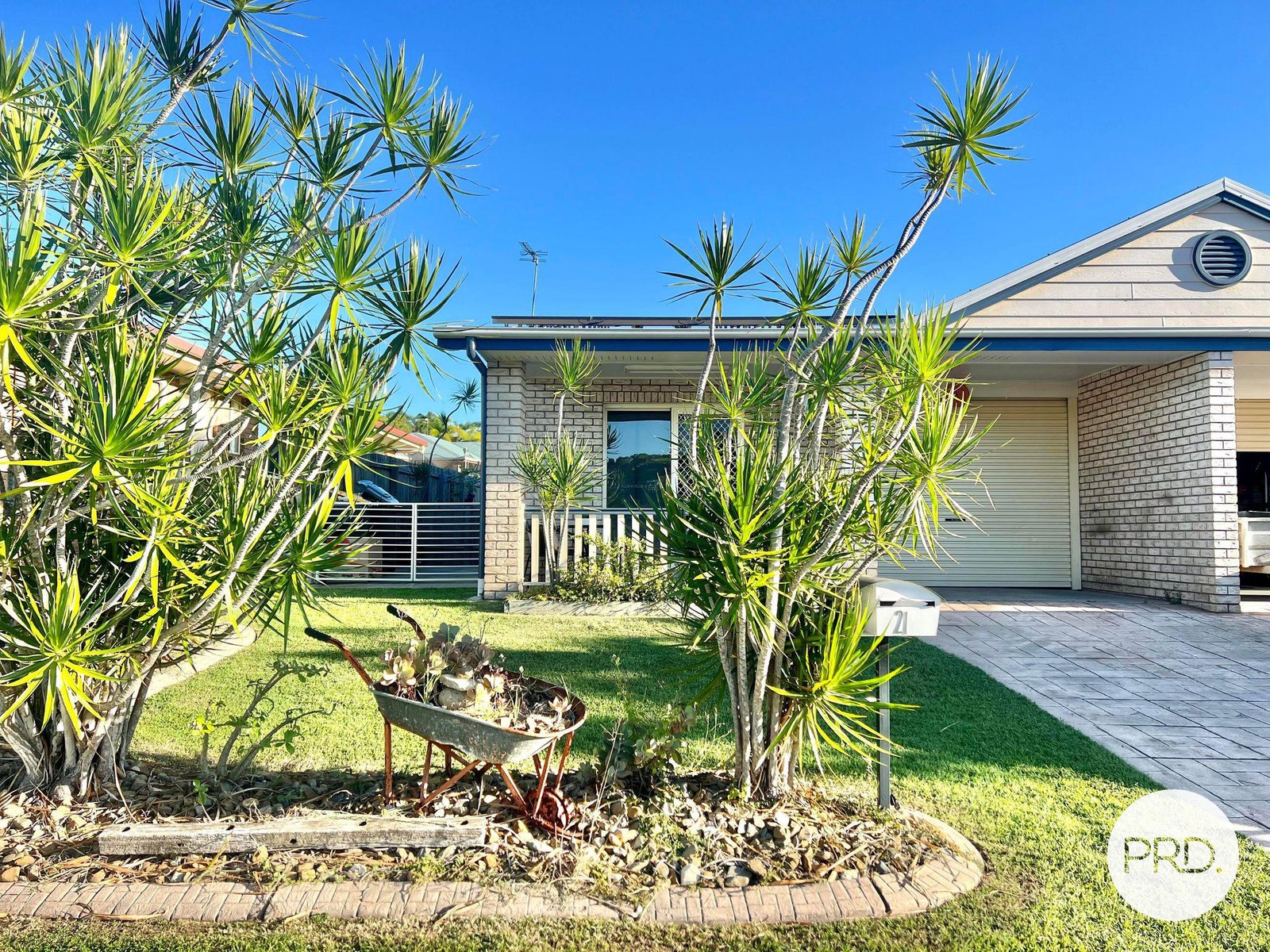 21 Witney Street TELINA 20