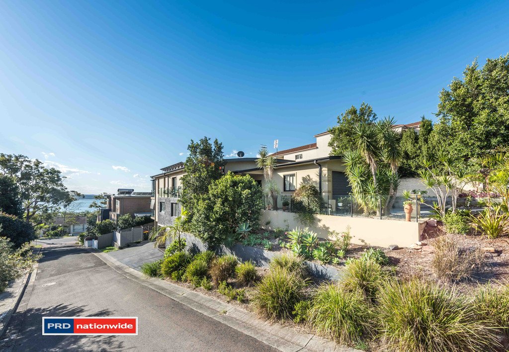 2/1 Wollomi Avenue NELSON BAY 2