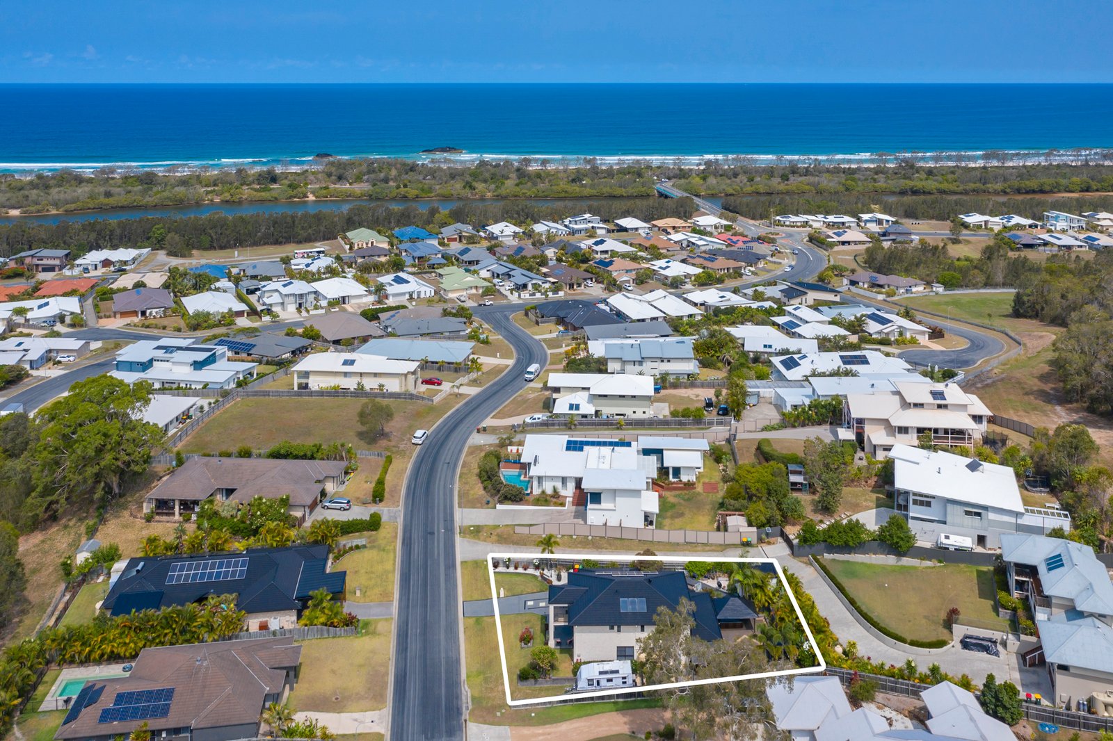 21 Woodfull Crescent POTTSVILLE 1