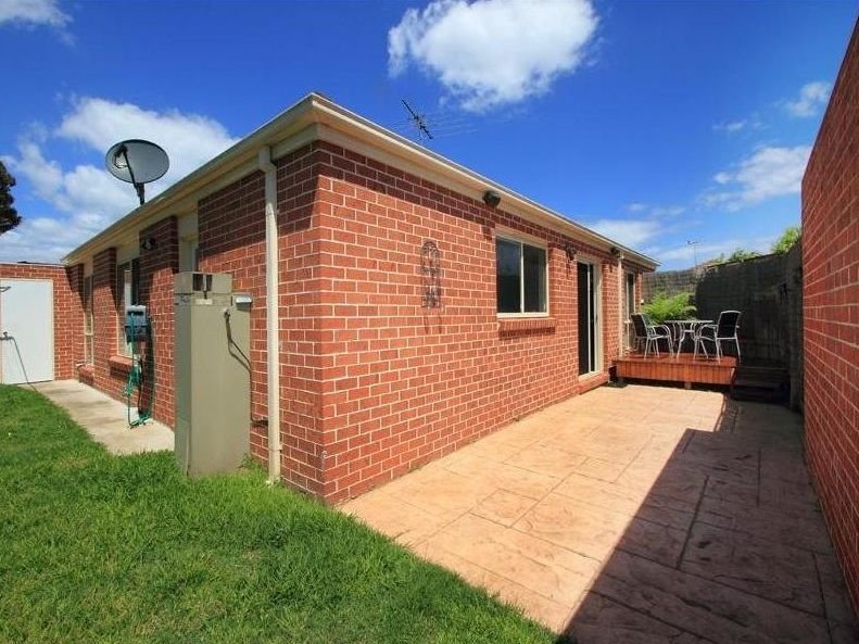 Gallery: 2/1 Woods Avenue