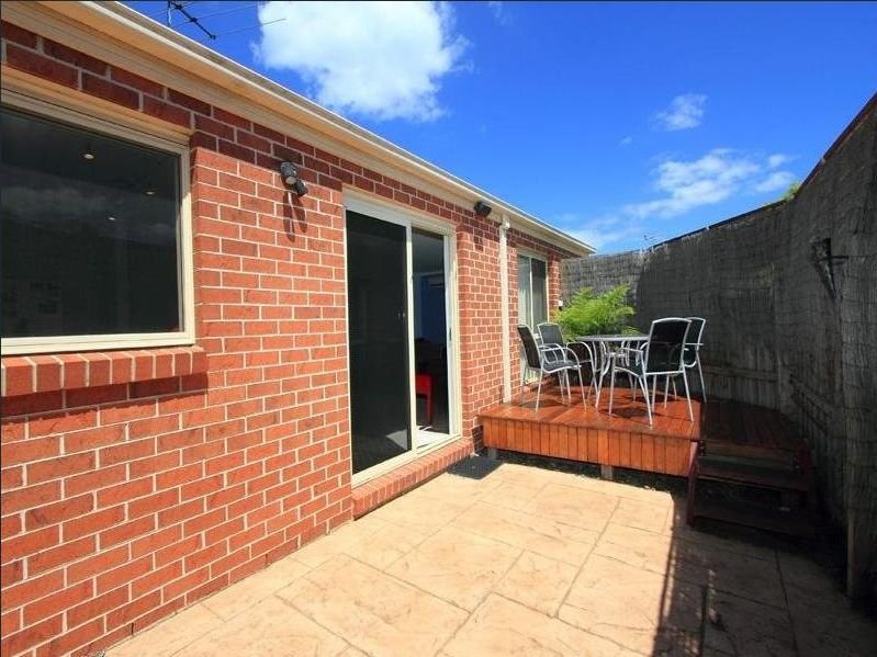 Gallery: 2/1 Woods Avenue