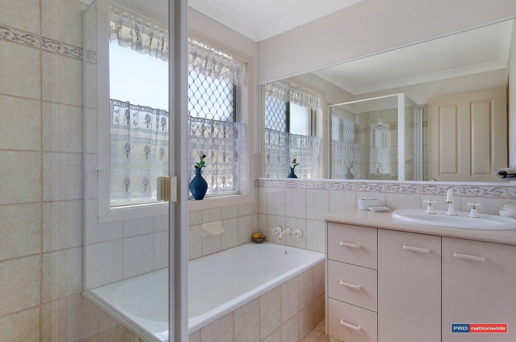2/1 Yale Street VARSITY LAKES 9