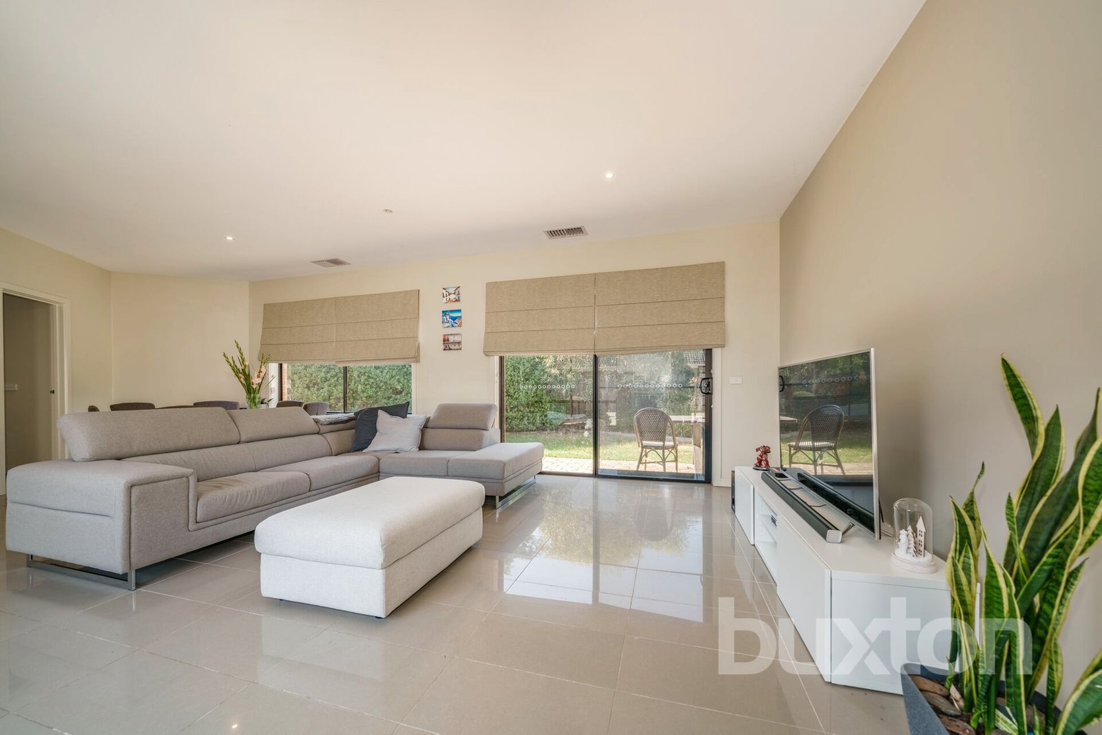 Gallery: 2/1 Yunki Court