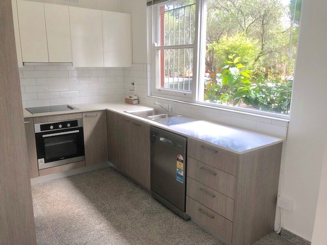 2/10-12 Hercules Road BRIGHTON-LE-SANDS 3