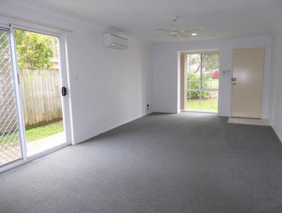 2/10 Annette Court LABRADOR 4