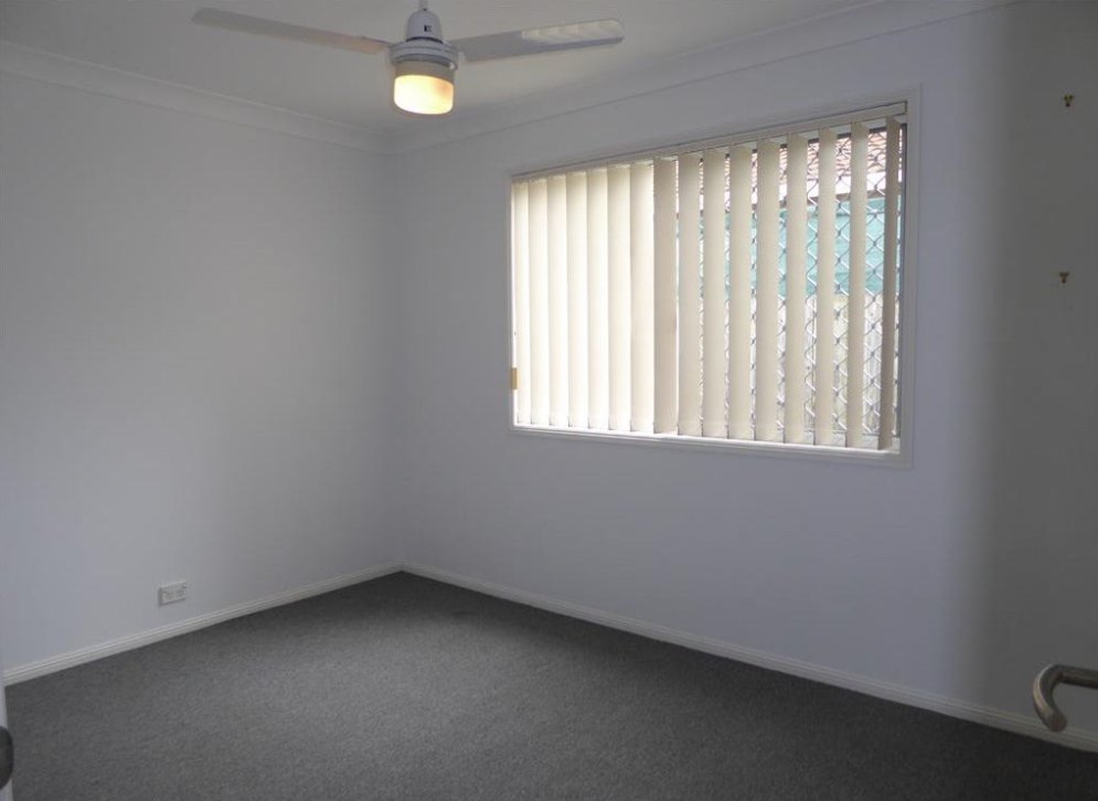 2/10 Annette Court LABRADOR 7