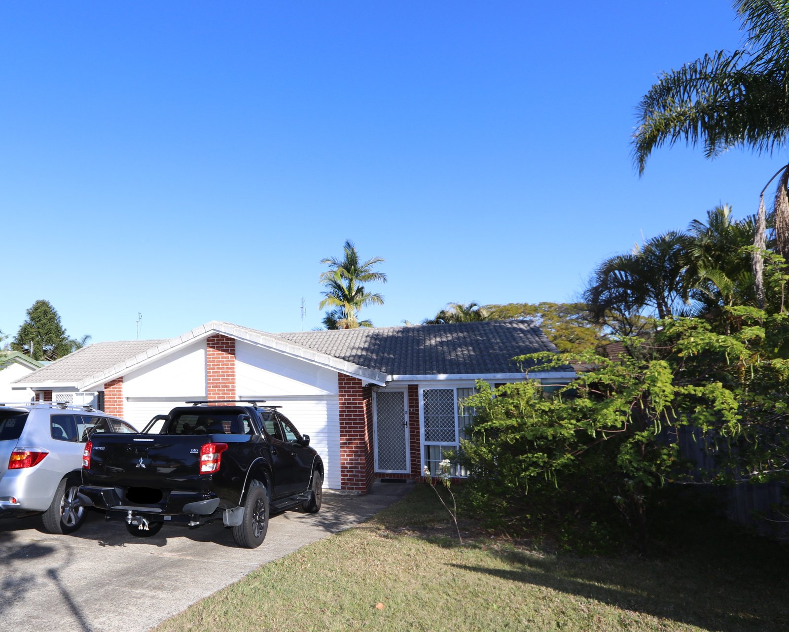 2/10 Annette Court LABRADOR 2