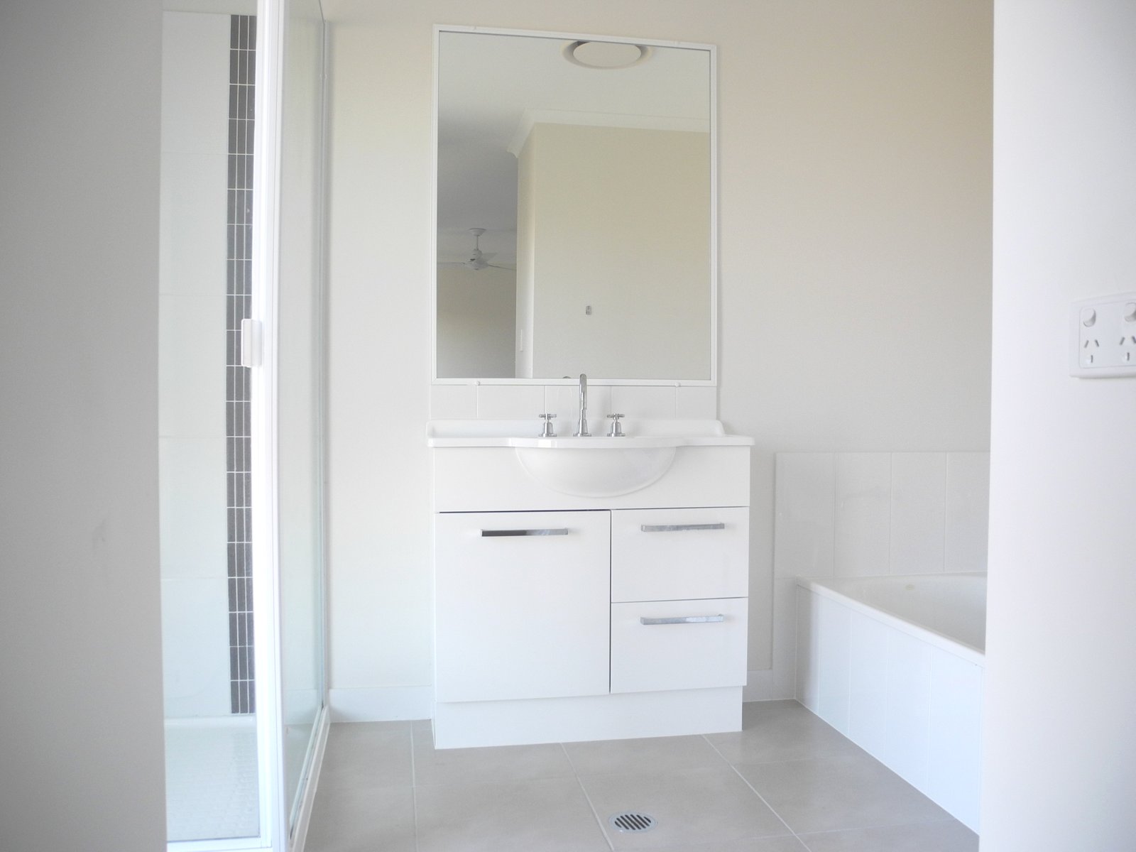 2/10 Arthur Street BOYNE ISLAND 8