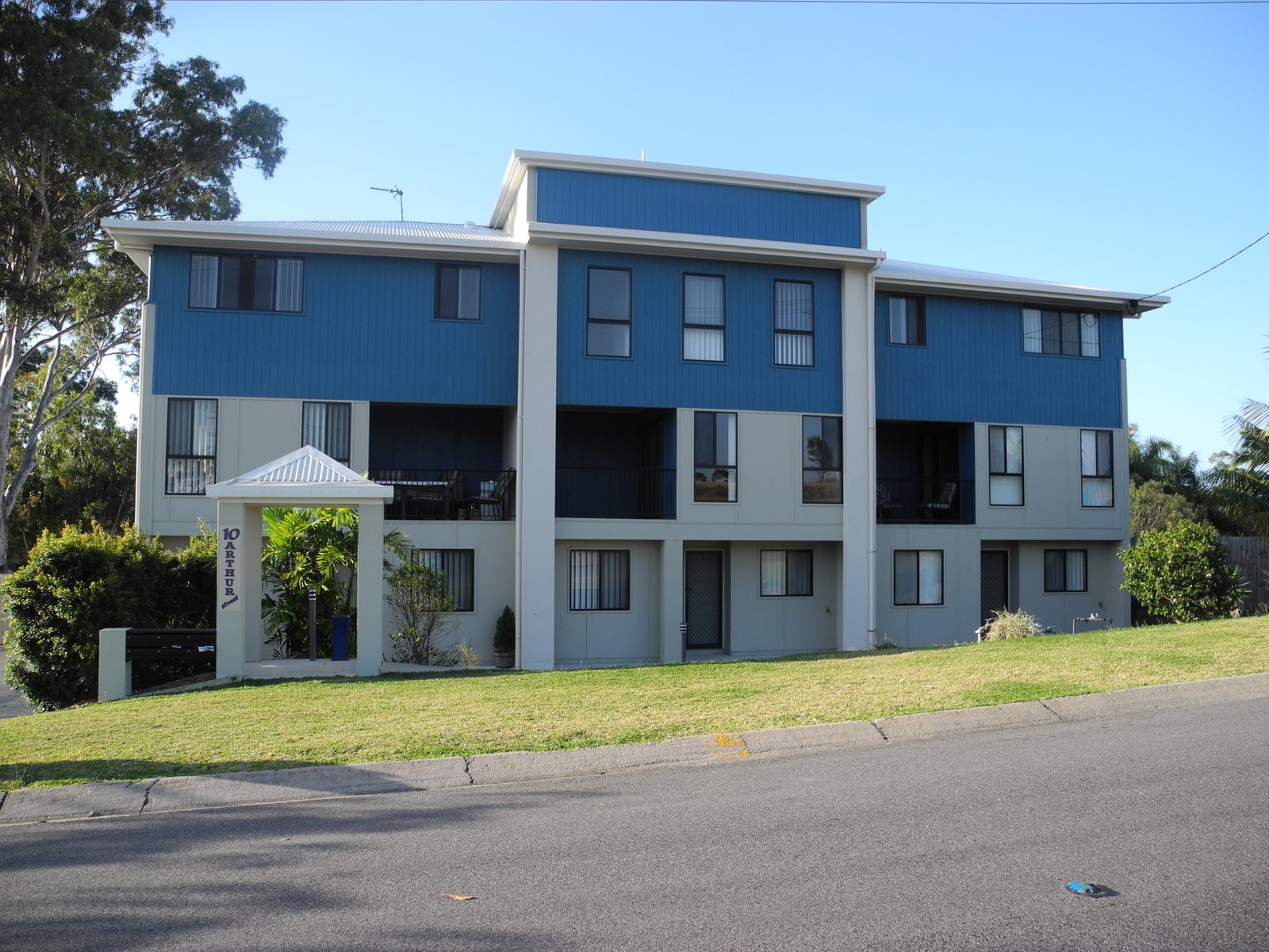 2/10 Arthur Street BOYNE ISLAND 1