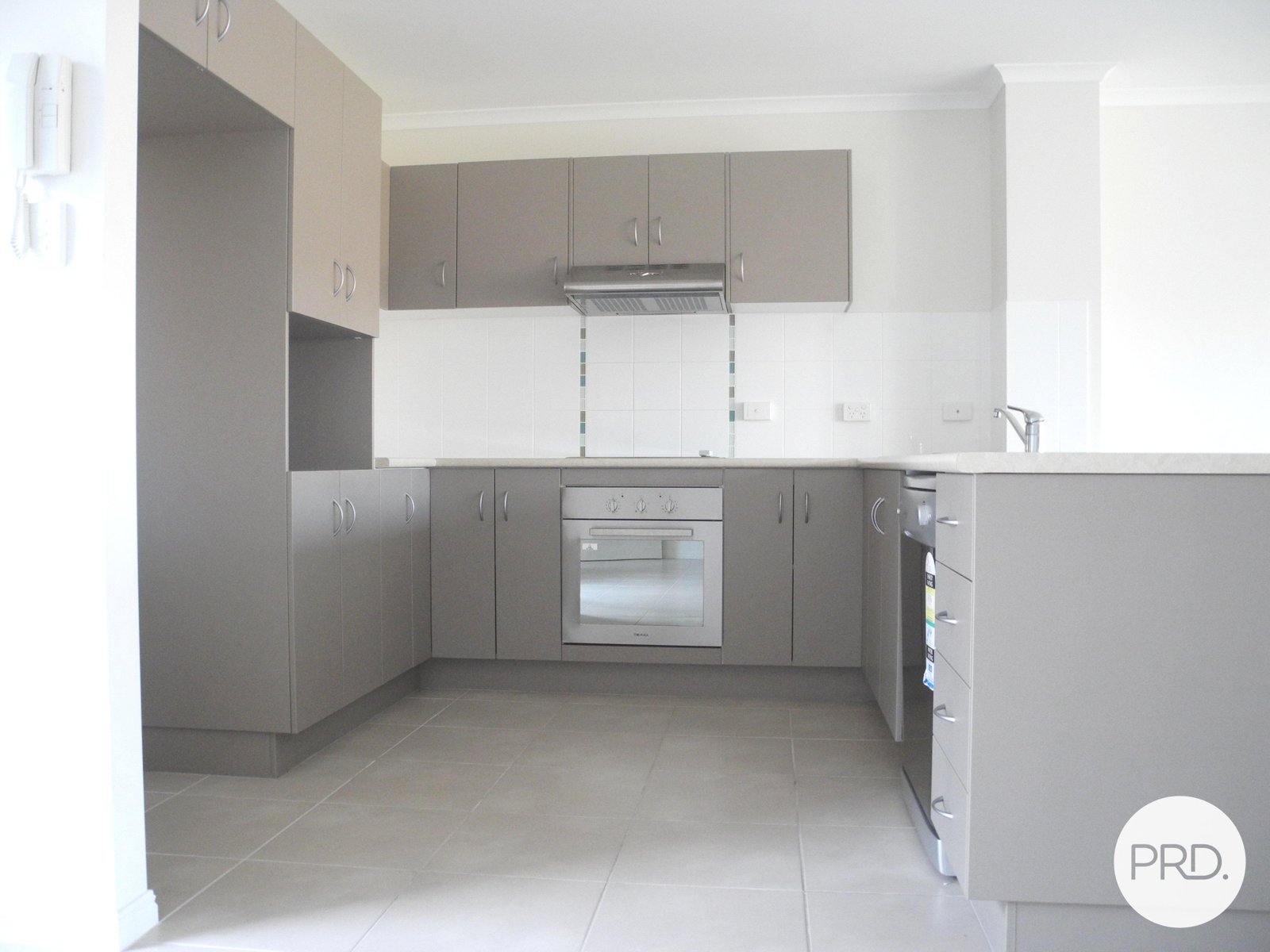 2/10 Arthur Street BOYNE ISLAND 5