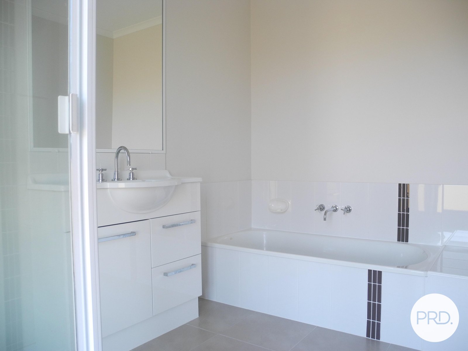 2/10 Arthur Street BOYNE ISLAND 8