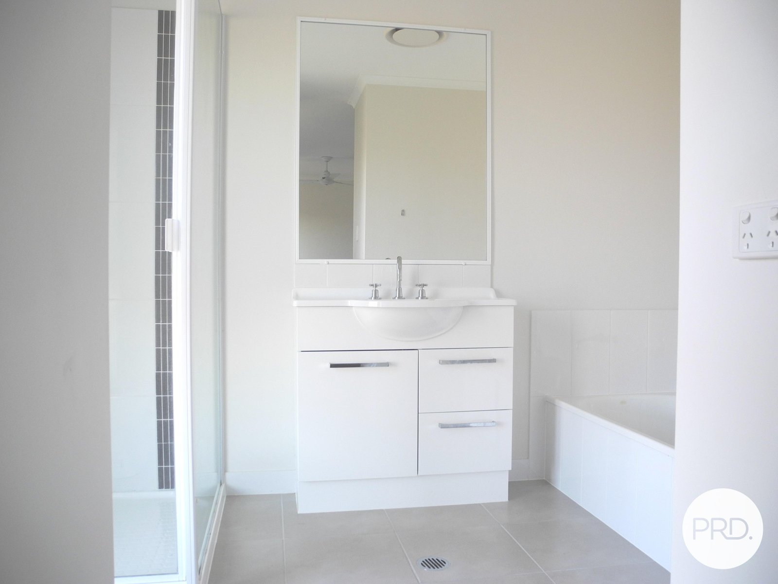 2/10 Arthur Street BOYNE ISLAND 9