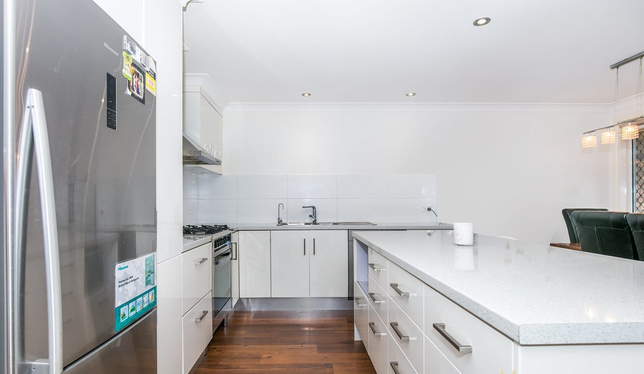 2/10 Avi Court LABRADOR 5