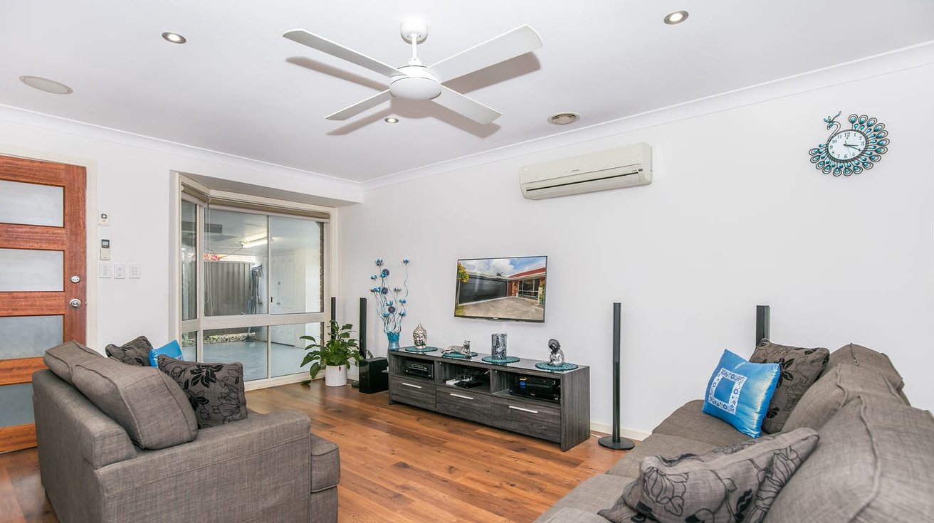 2/10 Avi Court LABRADOR 6