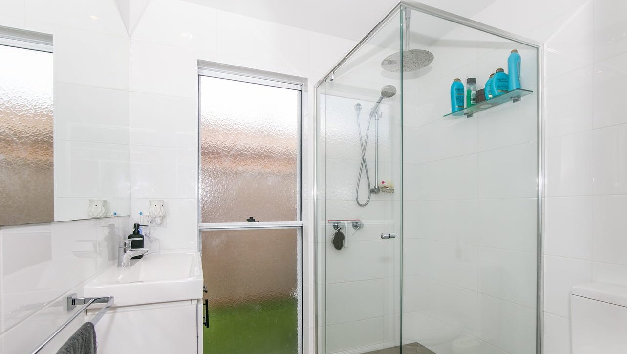 2/10 Avi Court LABRADOR 8