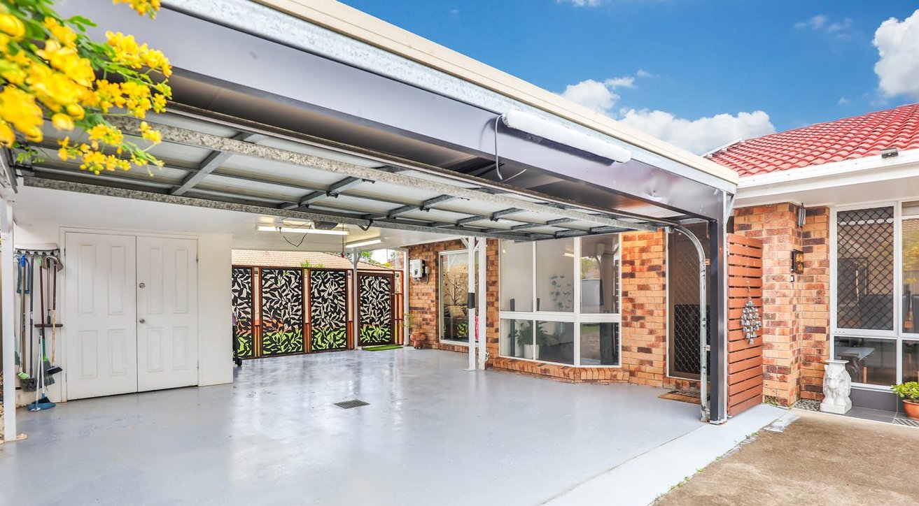 2/10 Avi Court LABRADOR 14