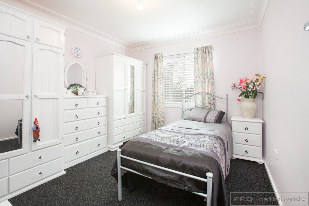 210 Awaba Rd  TORONTO 9