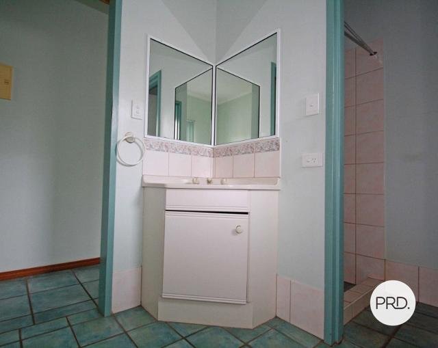 2/10 Bagot Street DJUGUN 5