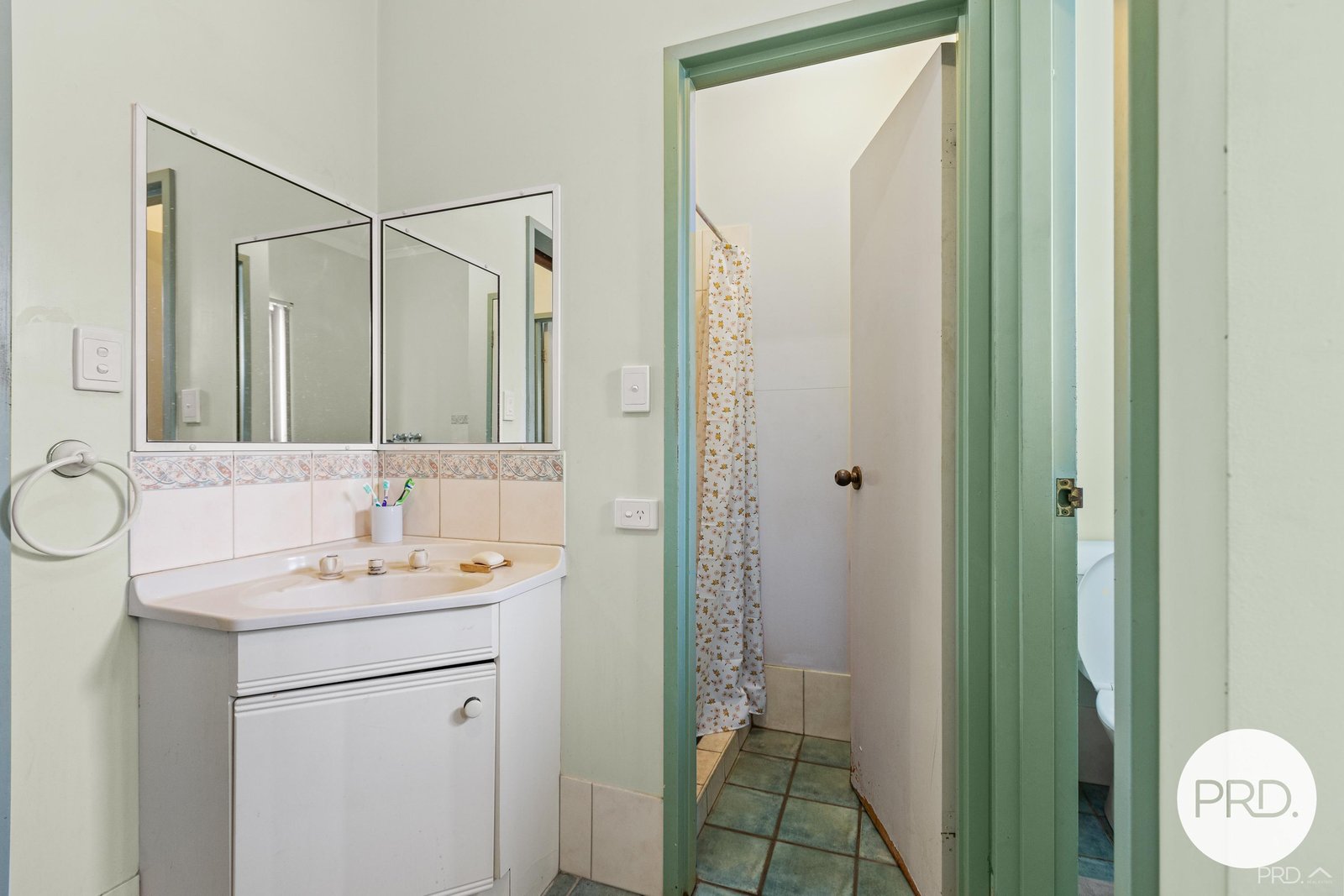 2/10 Bagot Street DJUGUN 11