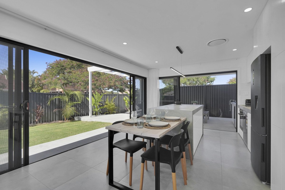 2/10 Barbet Place Burleigh Waters 12