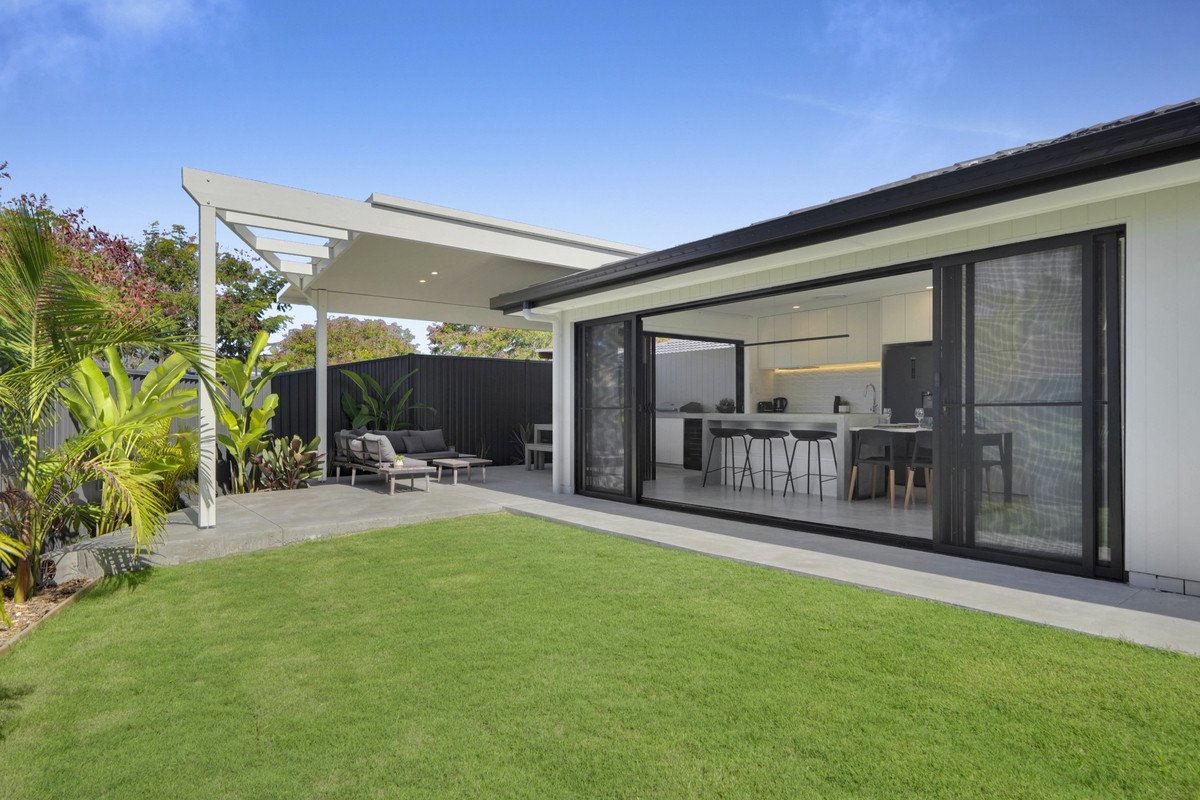 2/10 Barbet Place Burleigh Waters 17