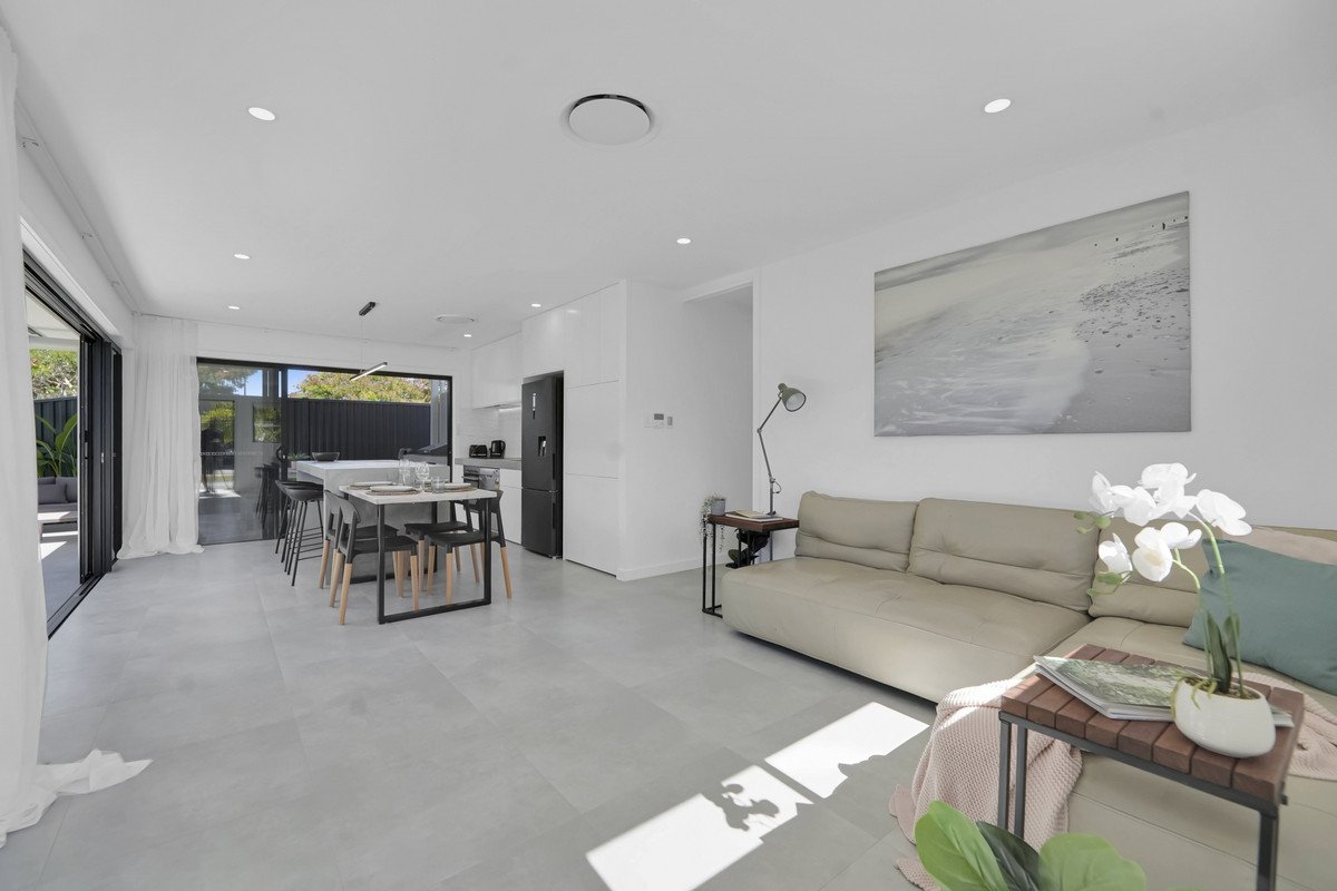 2/10 Barbet Place Burleigh Waters 13