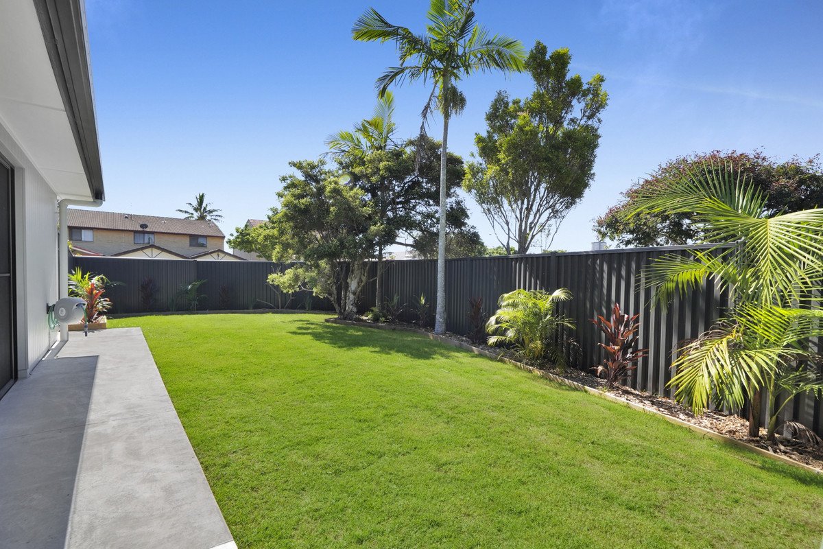 2/10 Barbet Place Burleigh Waters 18