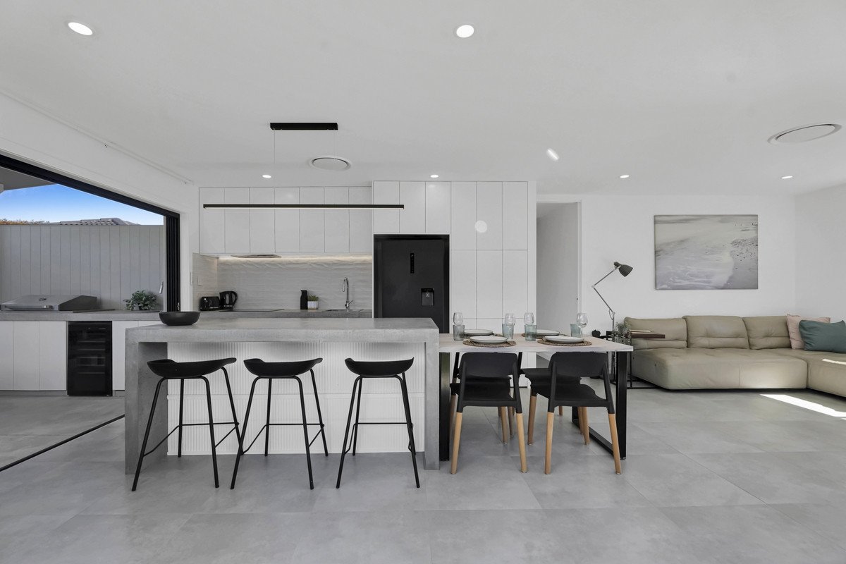 2/10 Barbet Place Burleigh Waters 9