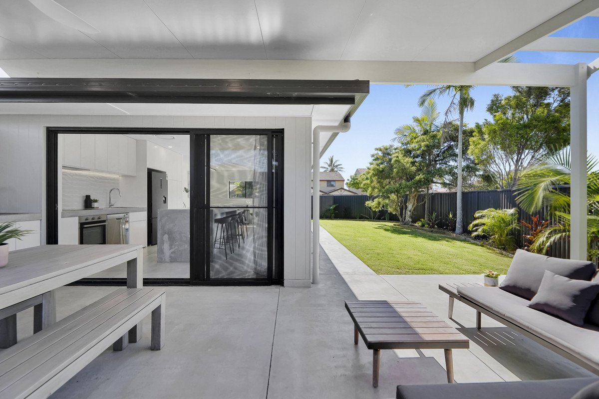 2/10 Barbet Place Burleigh Waters 16