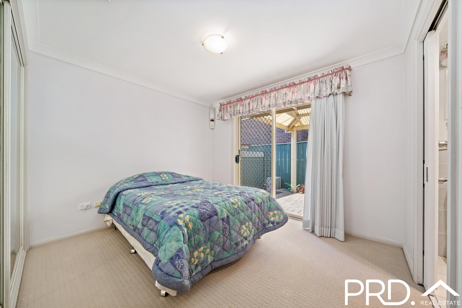 2/10 Bass Avenue EAST HILLS 6